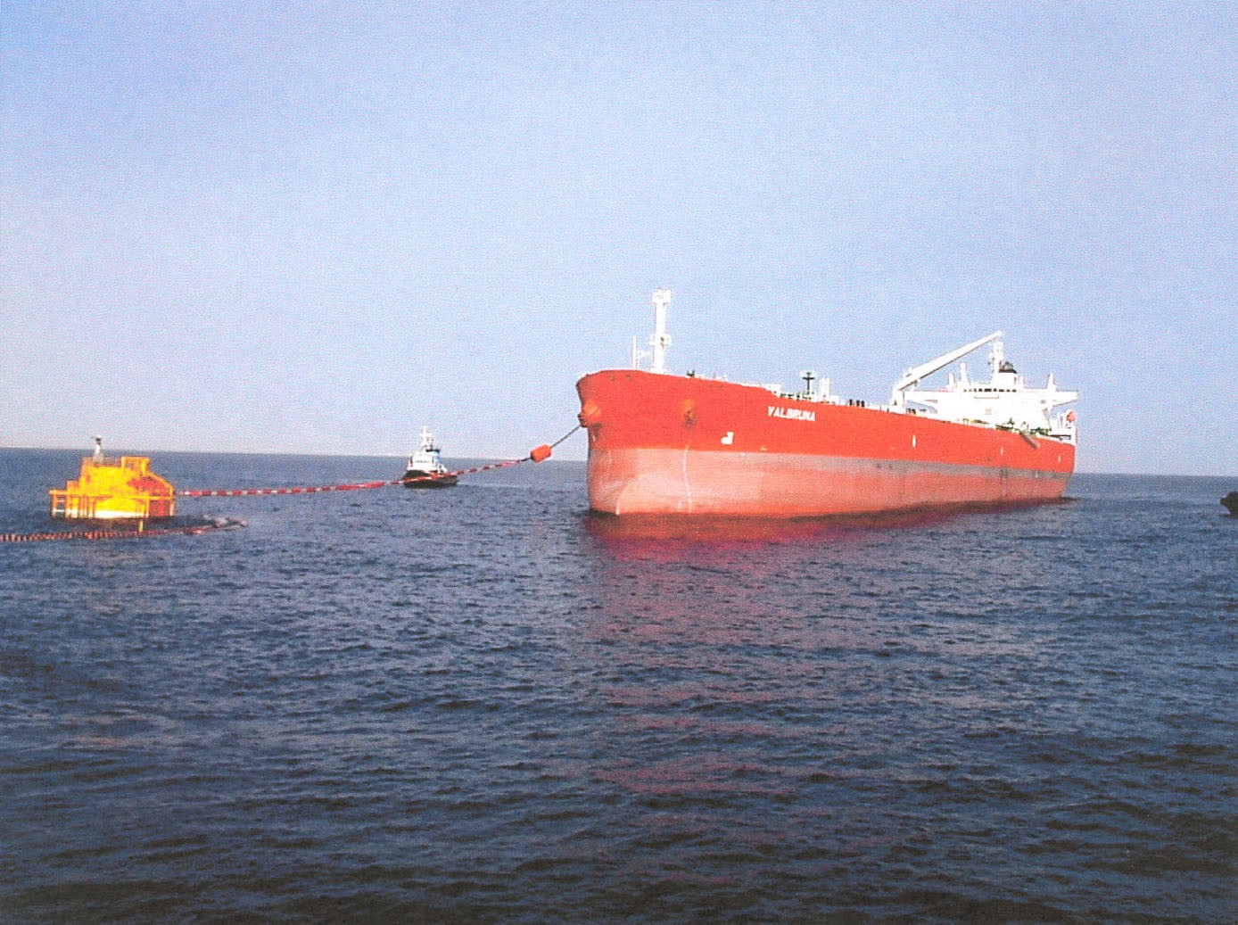 Single point mooring buoy